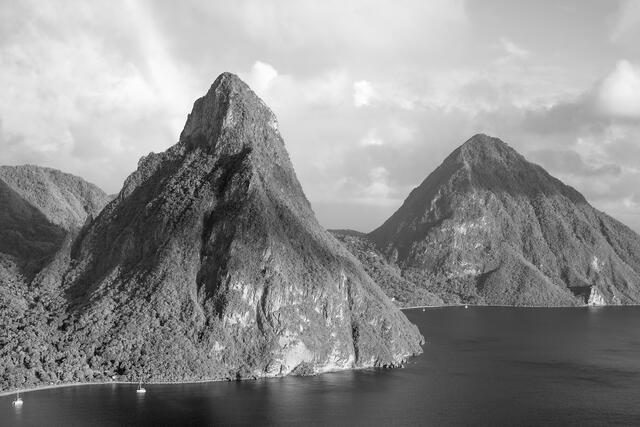 Mixed Light on Pitons